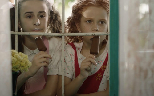 Кадр из сериала &laquo;Манюня&raquo;