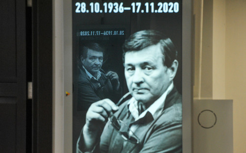 Фотографии в Театре Романа Виктюка в память о его основателе