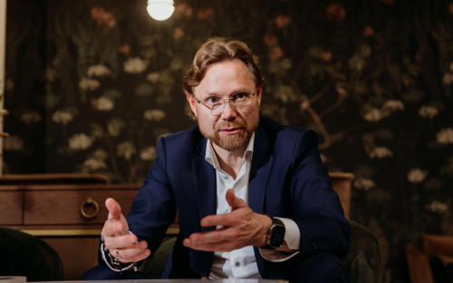 Валерий Карпин