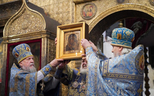 Патриарх Кирилл (в центре)