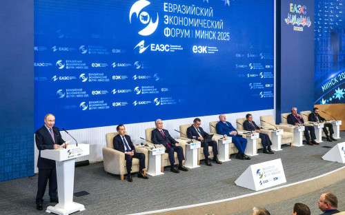 Владимир Путин принимает участие в пленарном заседании IV Евразийского экономического форума в Минске