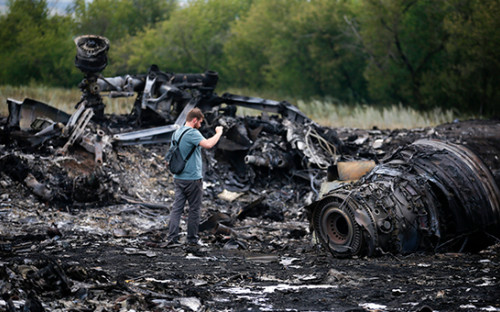 Обломки&nbsp;Boeing 777 рейса MH17. 18 июля 2014 года


