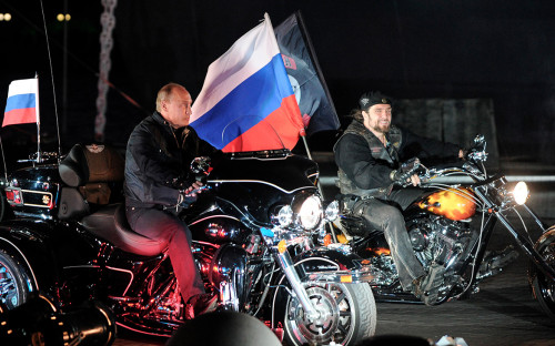 Владимир Путин и Александр Залдостанов (Хирург)


