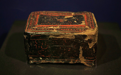 Китайская шкатулка, найденная в захоронении скифской женщины, I в. н.э.


