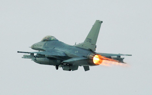 Истребитель F-16