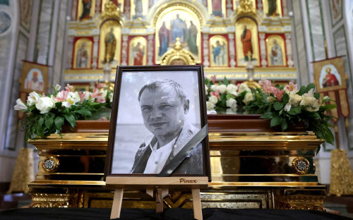 Портрет погибшего заместителя главы военно-гражданской администрации Херсонской области Кирилла Стремоусова в Александро-Невском соборе