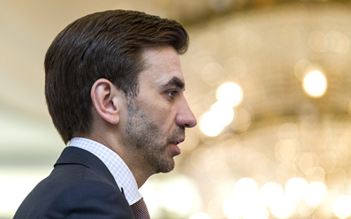 Министр по вопросам «открытого правительства» Михаил Абызов основал Е4 в 2006 году. На скупку активов группы он потратил более 5 млрд руб. собственных средств