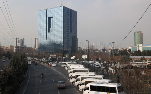 Вид на здание Центрального банка Ирана в Тегеране