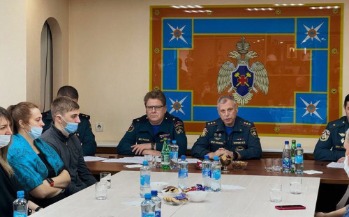 Александр&nbsp;Чуприян на встрече&nbsp;с семьями погибших