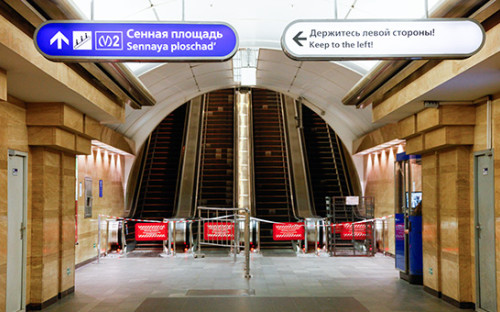 Вестибюль станции метро &laquo;Сенная площадь&raquo; в&nbsp;Санкт-Петербурге


