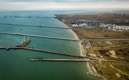 Вид на морской порт Тамань