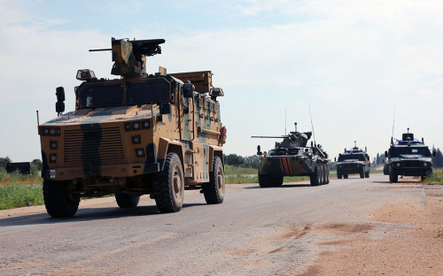 Турецко-российский военный патруль на трассе М-4