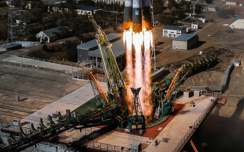 Запуск ракеты-носителя &laquo;Союз-ФГ&raquo; с кораблем &laquo;Союз МС-10&raquo; на Байконуре