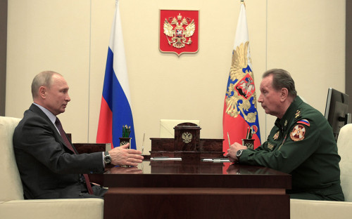 Владимир Путин и&nbsp; Виктор Золотов (справа) во время встречи