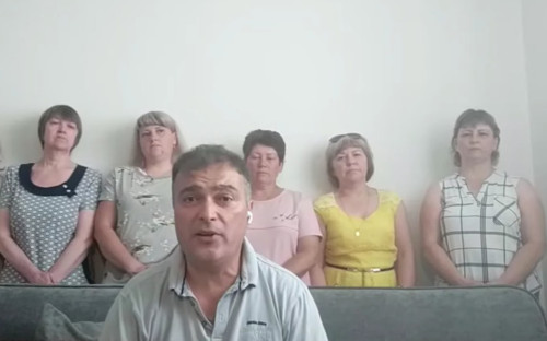 Жильцы дома в поселке Демьянка