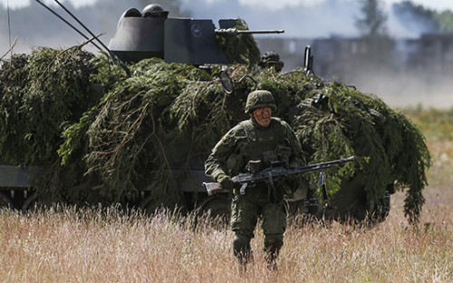Солдат на военных учениях НАТО Saber Strike (&laquo;Удар сабли&raquo;). Архивное фото