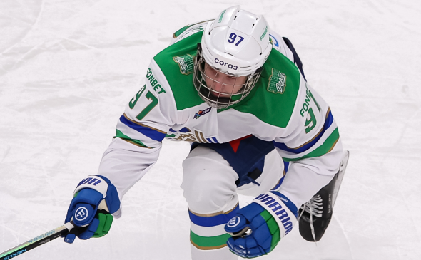 Три очка 18-летнего Жаровского помогли «Салавату Юлаеву» обыграть «Амур»