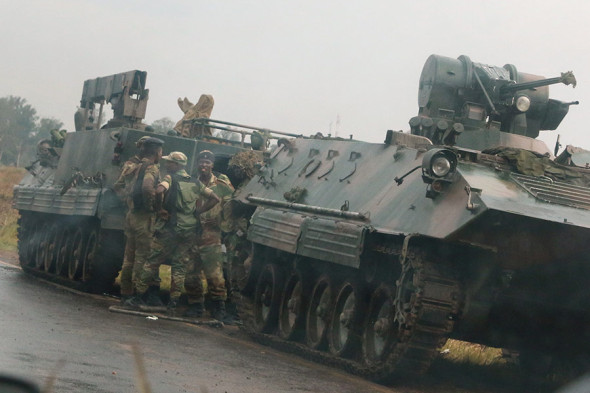 В ночь на 15 ноября военные в Зимбабве взяли под свой контроль гостелекомпанию ZBC, поместили под арест президента страны Роберта Мугабе, который правил там с 1980 года, и задержали министра финансов. Ситуация была спровоцирована решением Мугабе отправить в отставку вице-президента Эммерсона Мнангагву.
