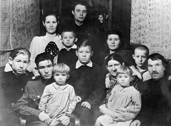 Семья Леоновых, 1950 год. Крайний слева — будущий летчик-космонавт Алексей Леонов