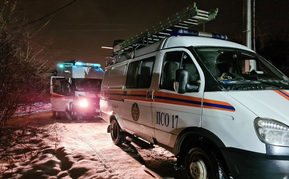 Сотрудники МЧС на месте происшествия