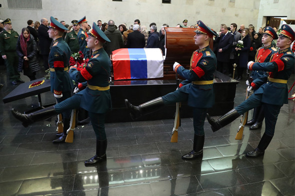 На церемонии прощания с Виталием Чуркиным в Большом траурном зале Центральной клинической больницы Управления делами президента России