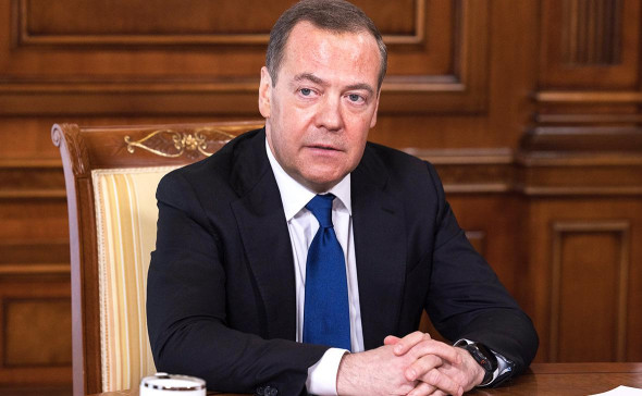 Медведев предложил ссылать в сибирские лагеря «ждунов» из новых регионов