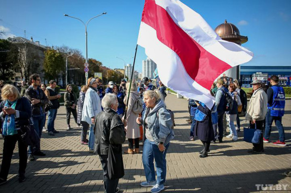 Одной из участниц акции стала 73-летняя активистка Нина Багинская. В ходе марша ее задержали, довезли до Советского РУВД, но отпустили, не заводя в здание