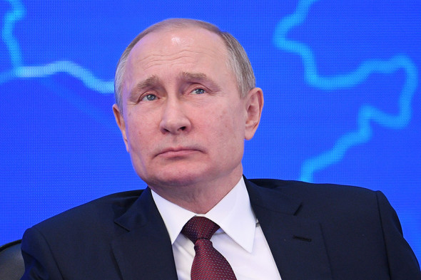 «Сейчас, к сожалению, ипотека подросла: было 9,5%, а сейчас — 10,5–11% в среднем. Разумеется, нужно идти вниз. Тем более что, как считает Минэкономразвития, негативный эффект от поднятия НДС уже, слава богу, считается исчерпанным. Поэтому вся эта макроэкономика должна в конечном итоге влиять и на банковские ставки в положительном плане. Нам, безусловно, нужно вернуться к ипотеке в 8%, а к 2024 году — к ставке 7,8–7,9%, точно ниже 8% мы должны выйти. Надо эффективнее работать с ипотечными кредитами, нужно людям помочь»