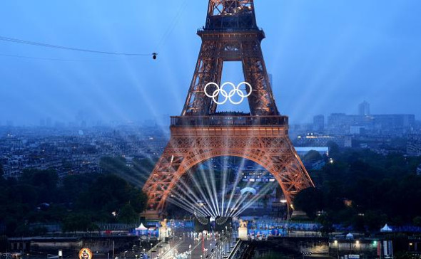Огонь Олимпийских игр зажгли на церемонии открытия в Париже