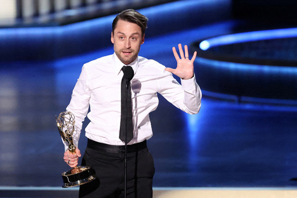 Лучший актер в драматическом сериале — Киран Калкин («Наследники»)