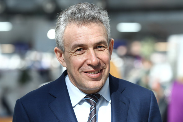 Председатель Внешэкономбанка Сергей Горьков
«Я считаю, что оптимизм в выступлении президента был достаточно четкий, конкретный, что нужно развивать экономику, что нужно двигаться вперед, нужно увеличить инвестиции. Мне кажется, это <…> важная задача развития экономики на этом этапе. Ровно год назад, я помню, был такой осторожный пессимизм, сейчас это уже реальный оптимизм. И это вселяет надежду, что экономика будет расти».