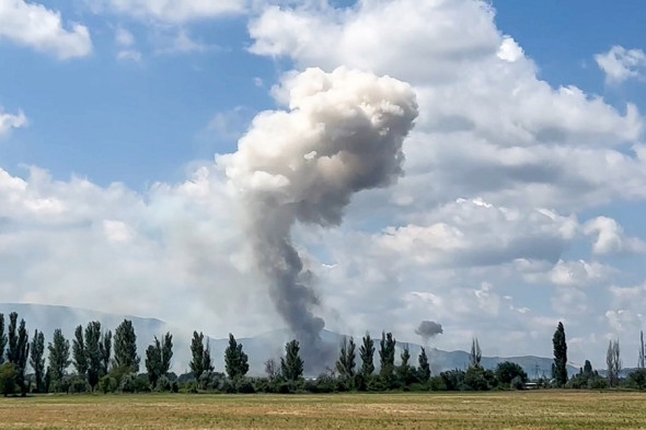 Вид на пожар на войсковом полигоне в Кировском районе. Причины возгорания, по словам Сергея Аксенова, установят следственные органы