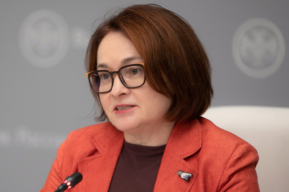 Следите за брошками: сигналы Эльвиры Набиуллиной. Фотогалерея — РБК