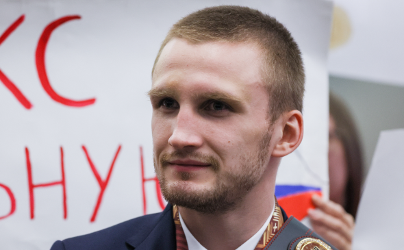 Российского боксера не стали лишать победы на ЧМ за укус соперника за ухо