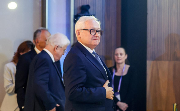 В МИДе назвали основной вопрос для организации встречи России, КНР и США