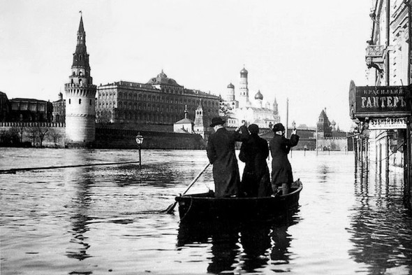 Наводнение 1908 года началось в конце апреля после разлива рек Москва и Яуза. Оно продолжалось несколько дней, в результате была затоплена пятая часть города.