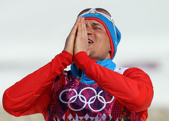 Александр Легков, Максим Вылегжанин и Илья Черноусов выиграли золото Олимпиады в Сочи в лыжной гонке на 50 км. Тогда россияне заняли весь пьедестал впервые в истории Олимпиад. 1 ноября 2017 года МОК лишил Легкова этой медали, а также серебра в эстафете 4×10 км. Его признали виновным в употреблении допинга и пожизненно лишили возможности выступать на Олимпиадах.
6 декабря Легков в составе группы отстраненных спортсменов подал иск в Спортивный арбитражный суд.