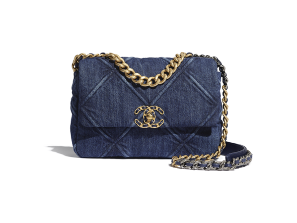 Chanel 19 из денима, 290 800 руб. (Chanel)