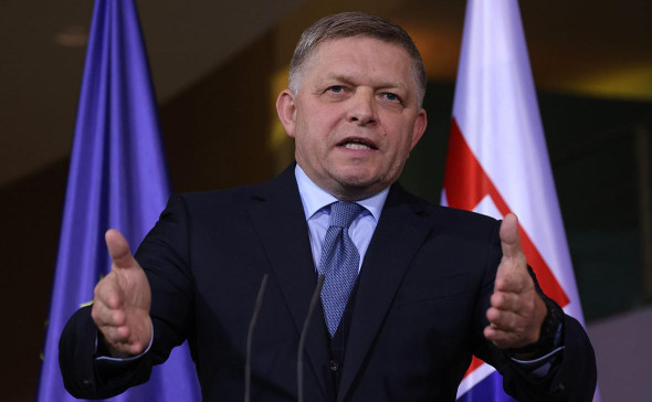 В Словакии заявили о риске покушения на Фицо, если он поедет в Киев