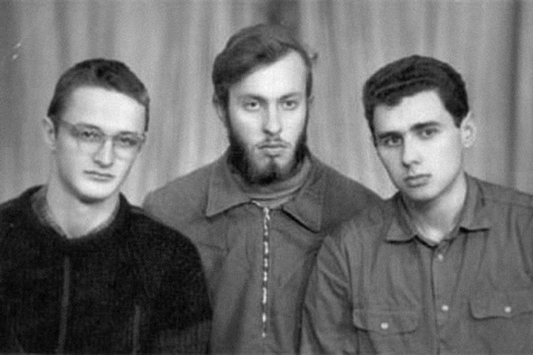 Слева направо: участники кружка «СИД» Константин Ильницкий, Игорь Иванников и Глеб Павловский, 1971 год.
Во время учебы в университете Павловский был участником кружка-коммуны «Субъект исторической деятельности» и называл себя «дзен-марксистом». В 1969 году его исключили из комсомола за анархизм и левоэкстремистский уклон