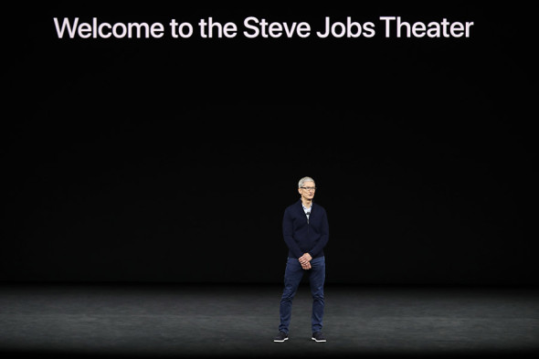 Презентация компании прошла в новом кампусе Apple Park, который располагается в калифорнийской Кремниевой долине, в городе Купертино. Тим Кук, нынешний глава Apple, начал презентацию со слов: «Не проходит и секунды, чтобы я не подумал, что эту презентацию должен проводить Стив. К слову, зал кампуса, в котором проходит сегодняшнее событие, называется «Театр Стива Джобса». «Мы посвящаем этот театр Стиву. Сегодня, как и всегда, мы чтим его», — сказал Тим Кук.