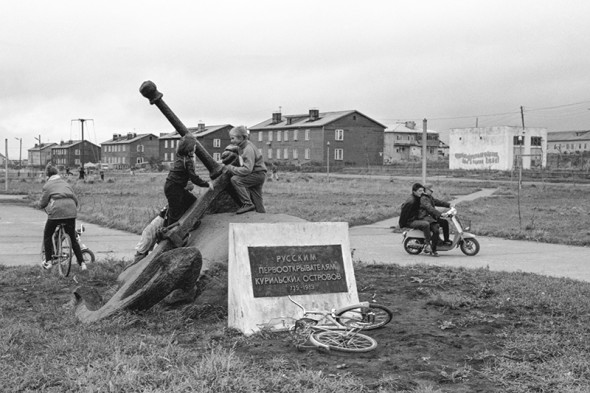 Памятник мореходам — первооткрывателям Курильских островов на острове Кунашир
