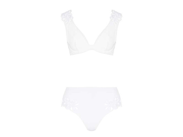 Купальник Agent Provocateur, верх &mdash; 13 510 руб., низ &mdash; 11 830 руб. (Aizel)