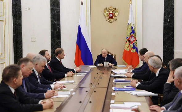 Путин допустил остановку завязанной на Ормузский пролив добычи нефти