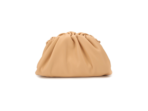 Сумка Pouch 20, Bottega Veneta, 79 300 руб.