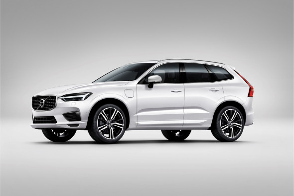 Кроссовер XC60 Recharge T8 R-Design in Crystal White, Volvo