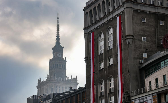 Bloomberg узнал о планах ЕС разблокировать помощь Варшаве