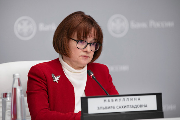 Следите за брошками: сигналы Эльвиры Набиуллиной. Фотогалерея — РБК