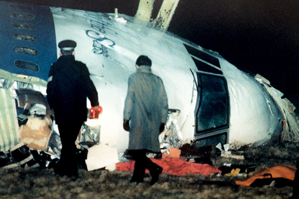 Дата: 21 декабря 1988 года
Подробности: Взрыв авиалайнера Boeing 747-121 авиакомпании Pan American, произведенный террористами над городом Локерби (Шотландия). Самолет совершал рейс из Лондона в Нью-Йорк.
Погибшие: 270
