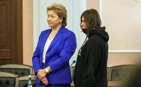 Долина и Лурье поспорили о сроках выселения певицы